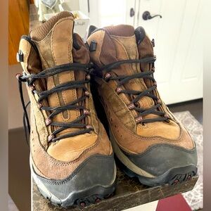 Men’s Merrill hiking boots
